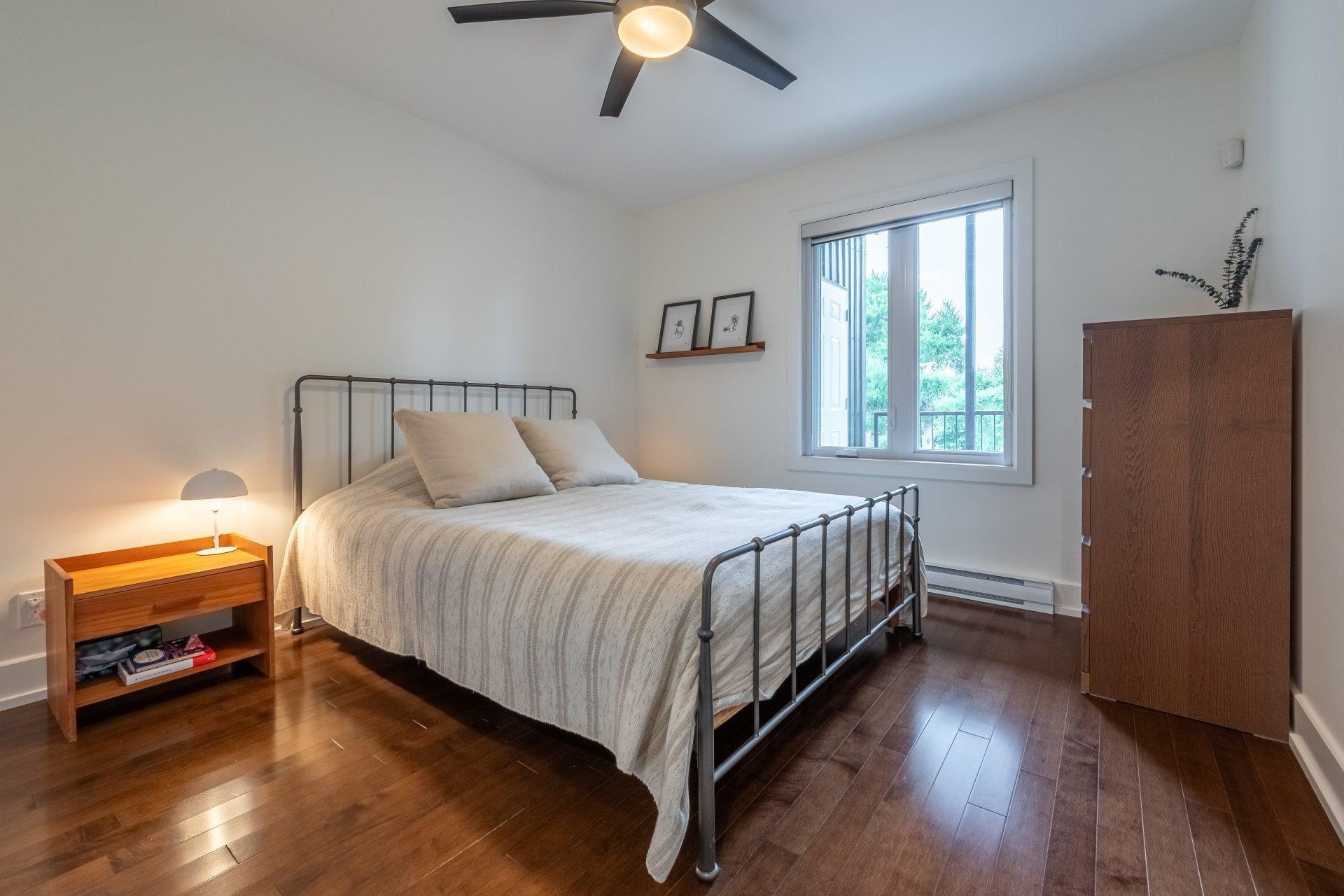 









3984


Rue Claude

,
Montréal (Verdun/Île-des-Soeurs),




QC
H4G1H3

