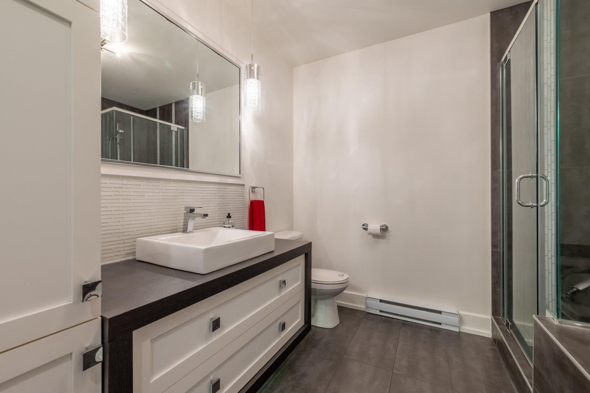 









3984


Rue Claude

,
Montréal (Verdun/Île-des-Soeurs),




QC
H4G1H3

