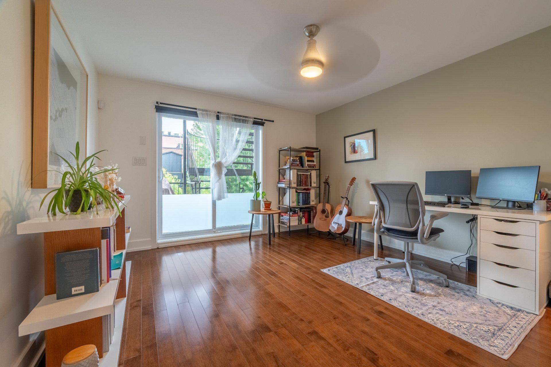 









3984


Rue Claude

,
Montréal (Verdun/Île-des-Soeurs),




QC
H4G1H3

