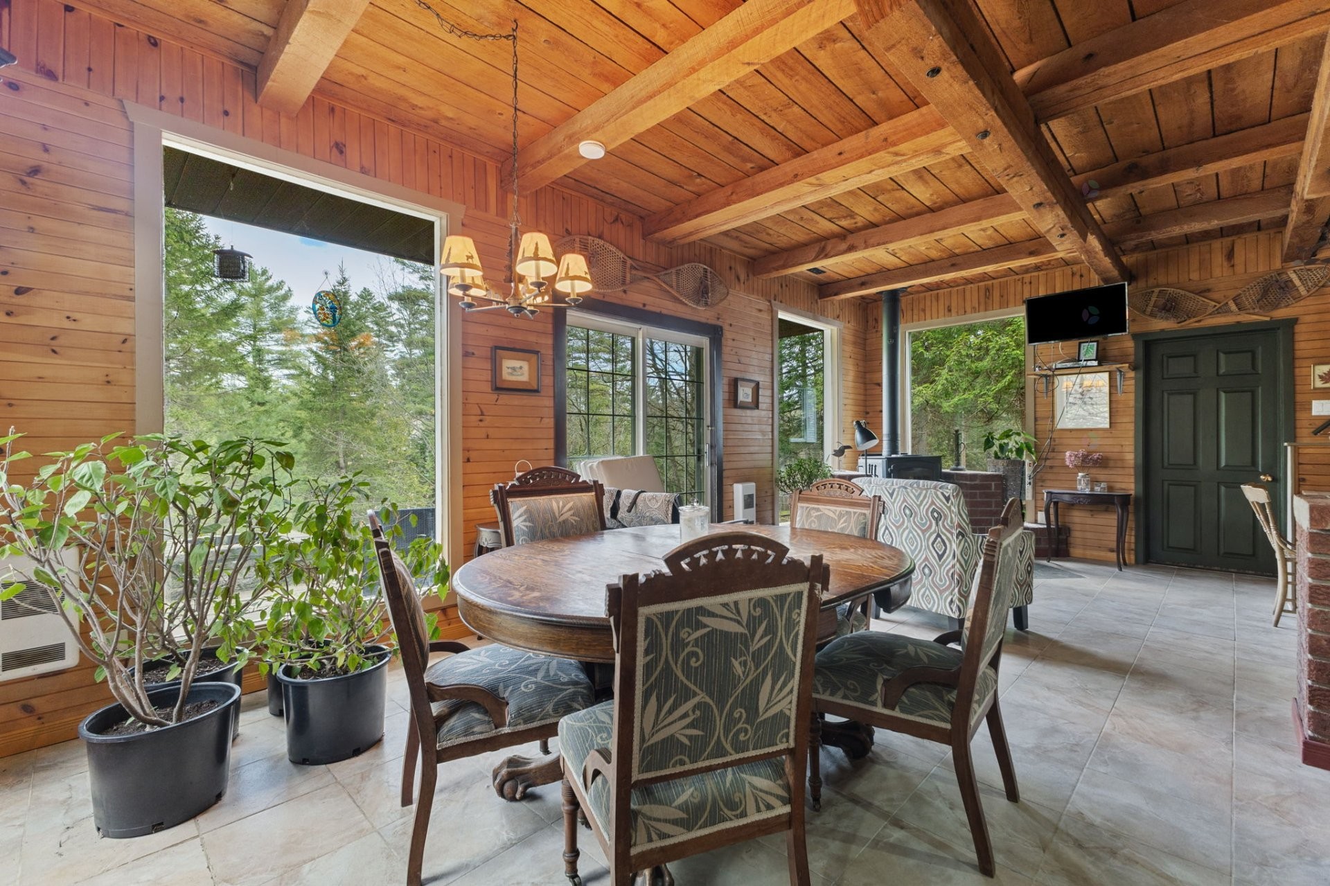 









6


Rue des Mélèzes

,
Val-des-Monts,




QC
J8N7E5

