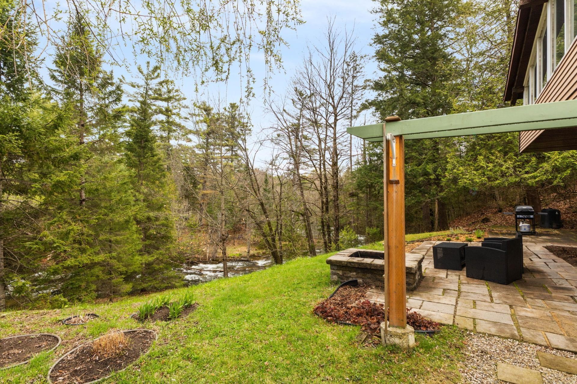 









6


Rue des Mélèzes

,
Val-des-Monts,




QC
J8N7E5

