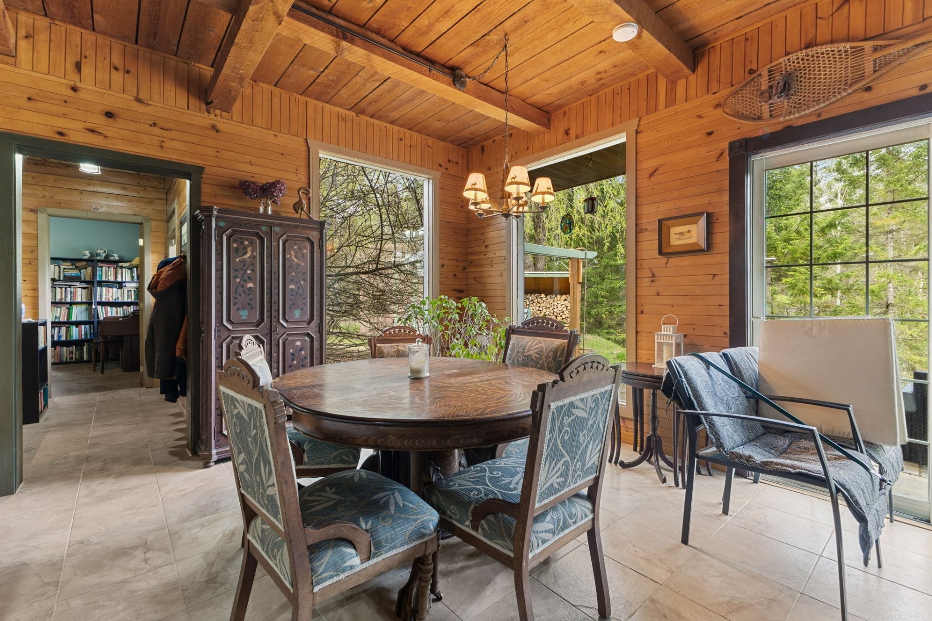 









6


Rue des Mélèzes

,
Val-des-Monts,




QC
J8N7E5

