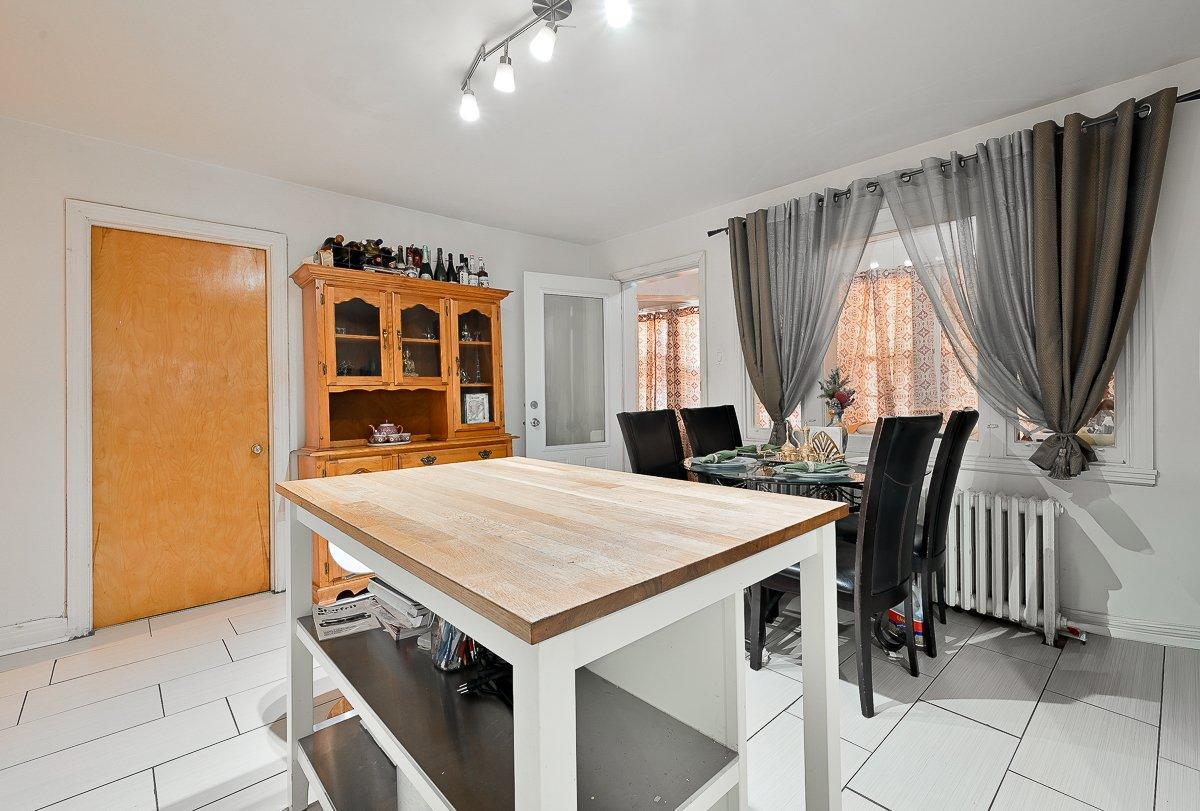 









3557

 - 3561


Rue Dandurand

,
Montréal (Rosemont/La Petite-Patrie),




QC
H1X1N4

