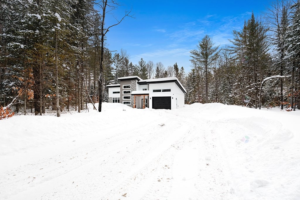 









132


Route 303

,
Otter Lake,




QC
J0X2P0

