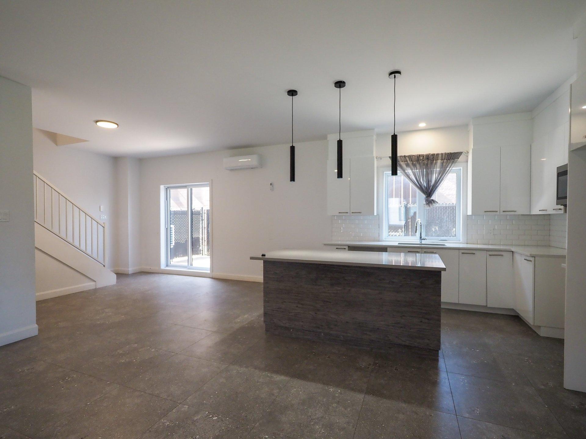 









22


Rue de Mère-Gamelin

,
Trois-Rivières,




QC
G8T1X5

