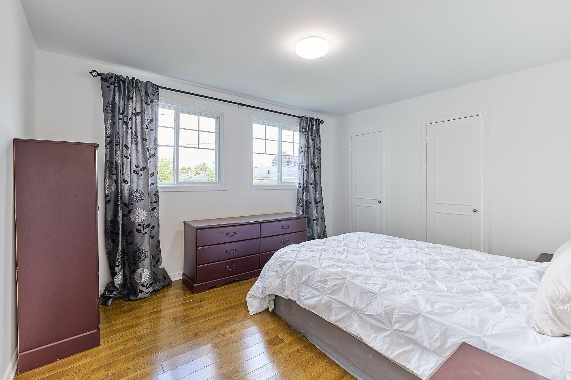 









4674


Rue Harding

,
Longueuil (Saint-Hubert),




QC
J3Y2K6

