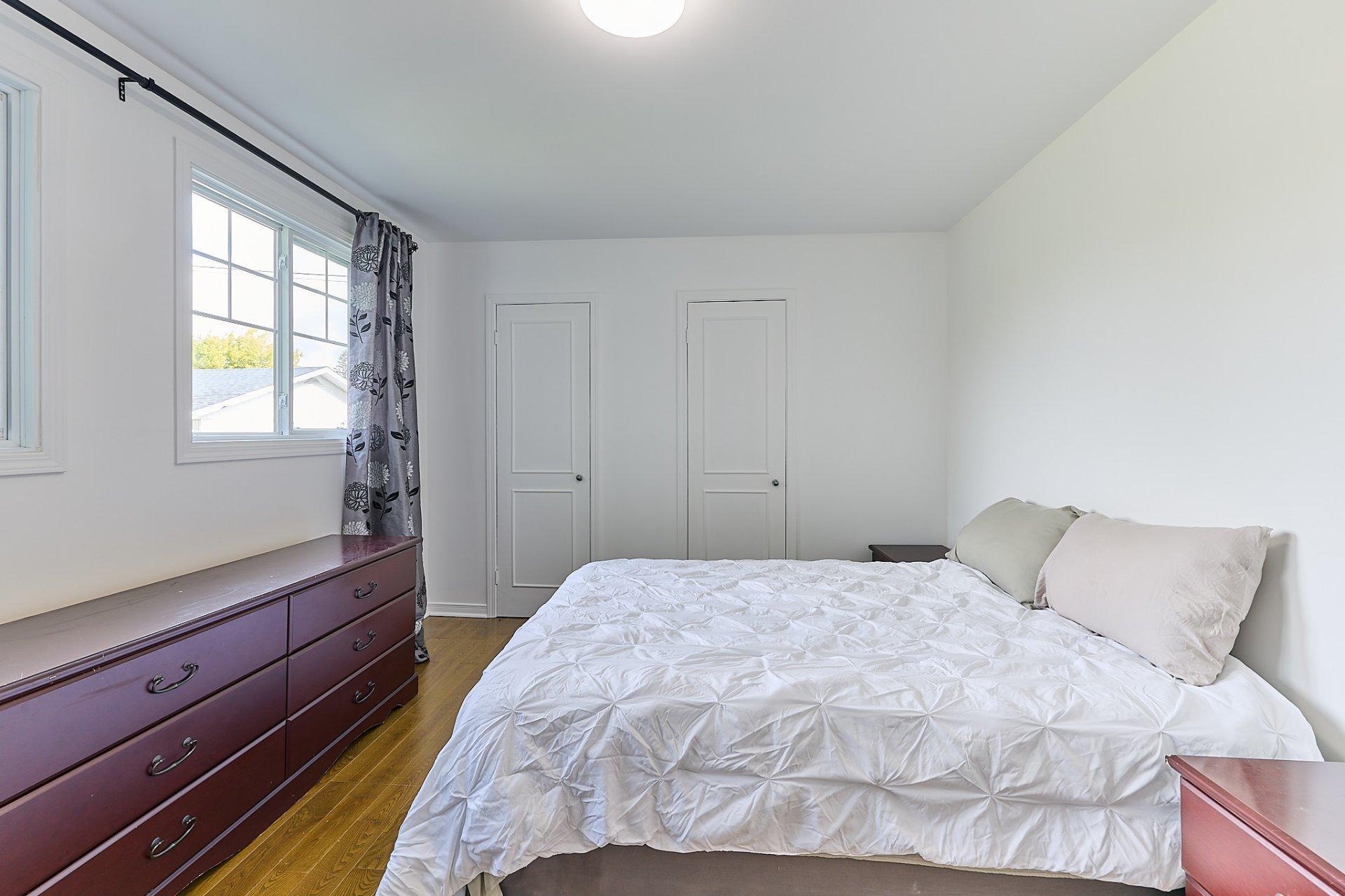 









4674


Rue Harding

,
Longueuil (Saint-Hubert),




QC
J3Y2K6

