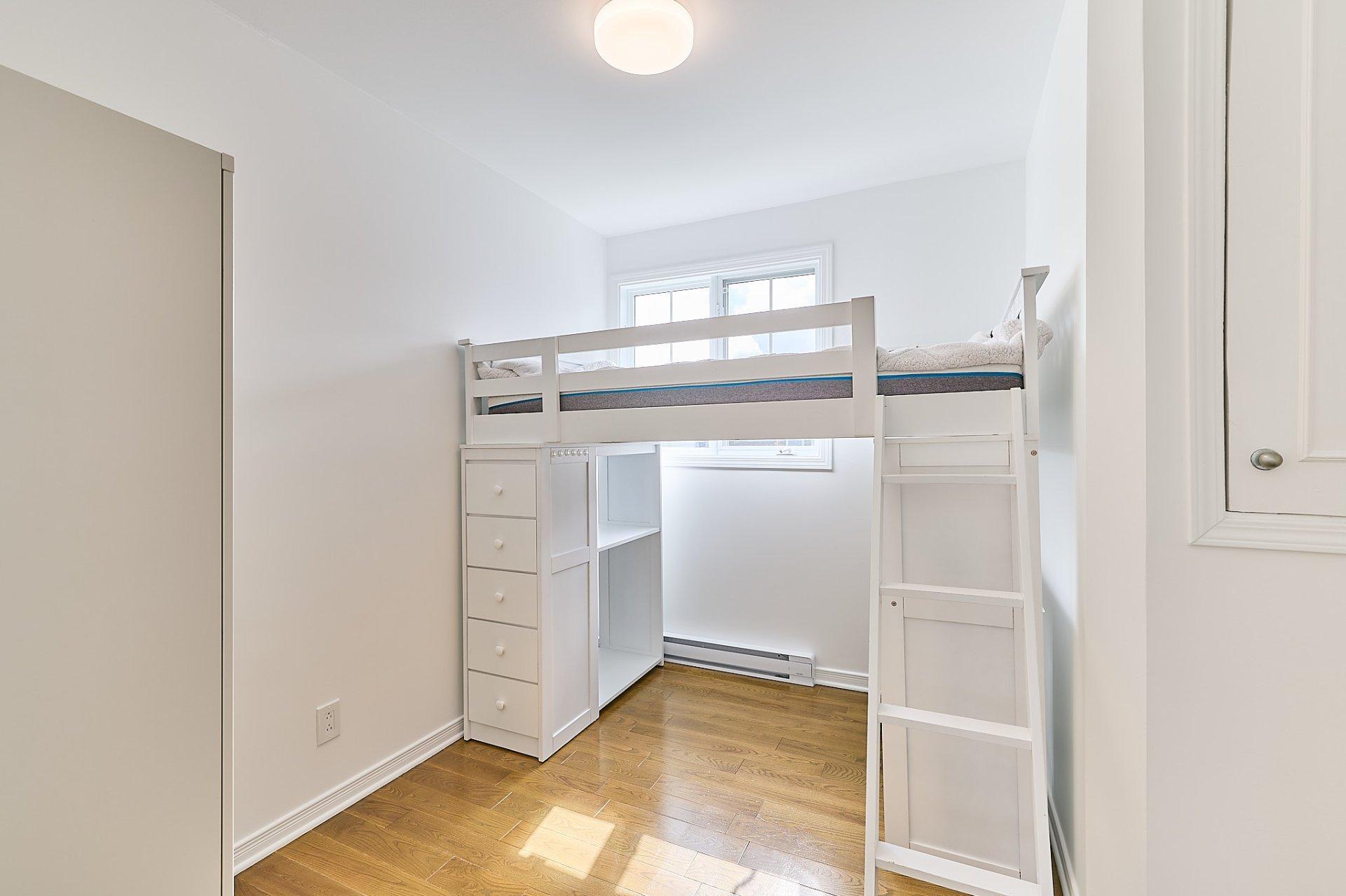 









4674


Rue Harding

,
Longueuil (Saint-Hubert),




QC
J3Y2K6

