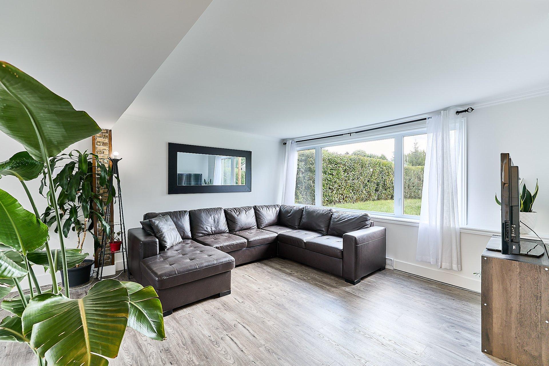 









4674


Rue Harding

,
Longueuil (Saint-Hubert),




QC
J3Y2K6

