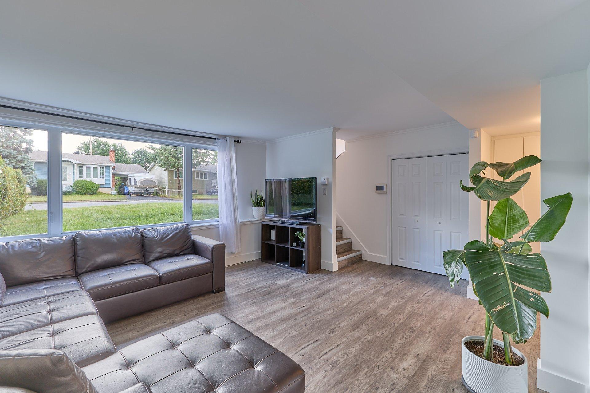 









4674


Rue Harding

,
Longueuil (Saint-Hubert),




QC
J3Y2K6

