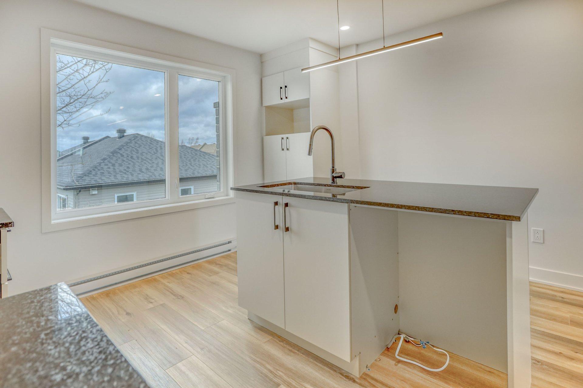 









90


Rue Alexandre

, 5,
Lachute,




QC
J8H3T3

