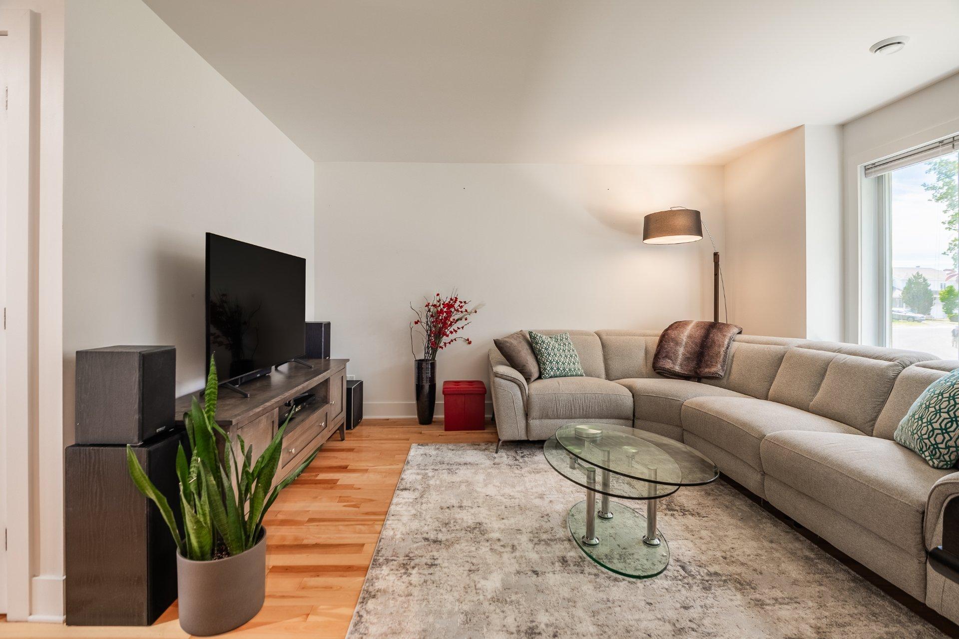 









518


Rue François-V.-Malhiot

, 22,
Boucherville,




QC
J4B0H1


