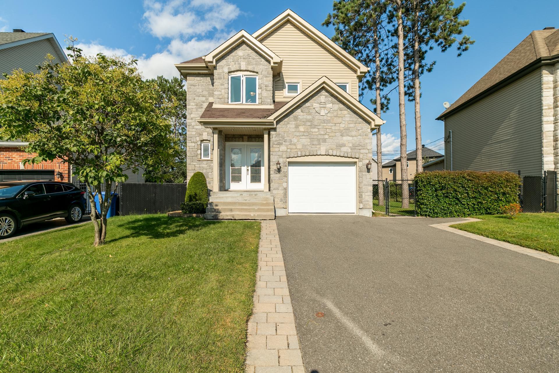 









2638


Rue Adhémar-Raynault

,
L'Assomption,




QC
J5W6G3

