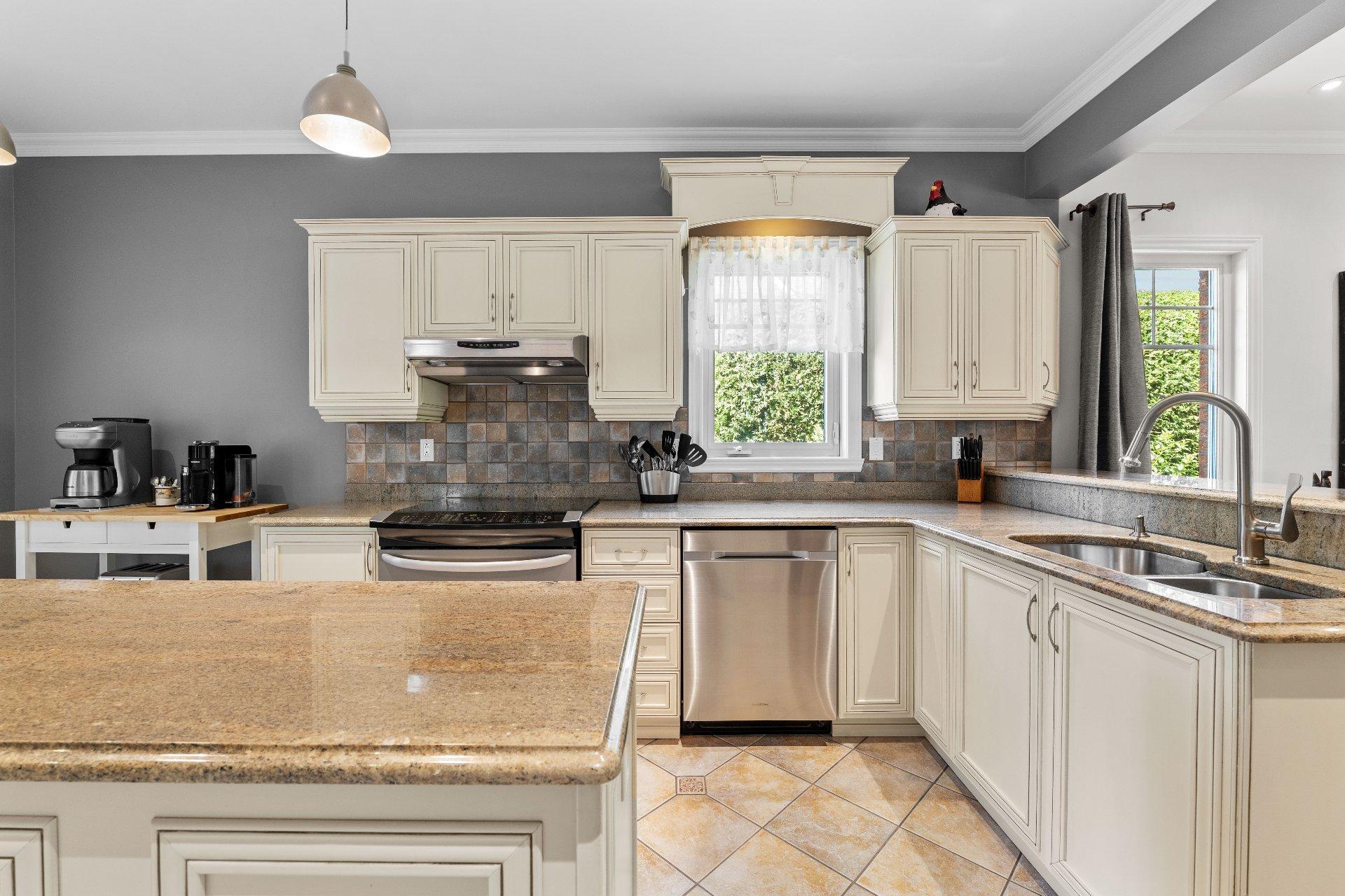 









155


Rue des Hérons

,
La Prairie,




QC
J5R6B6

