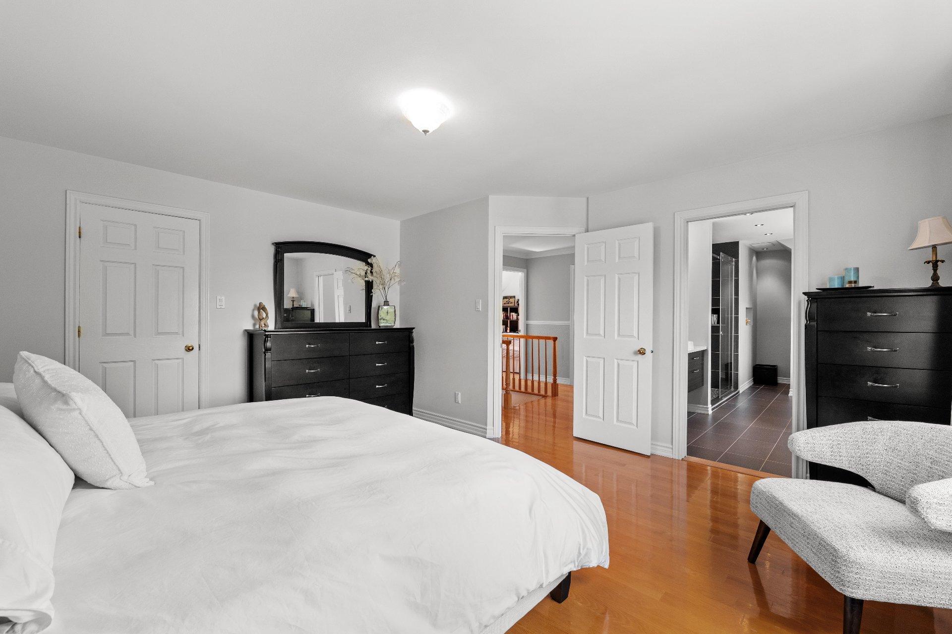 









155


Rue des Hérons

,
La Prairie,




QC
J5R6B6

