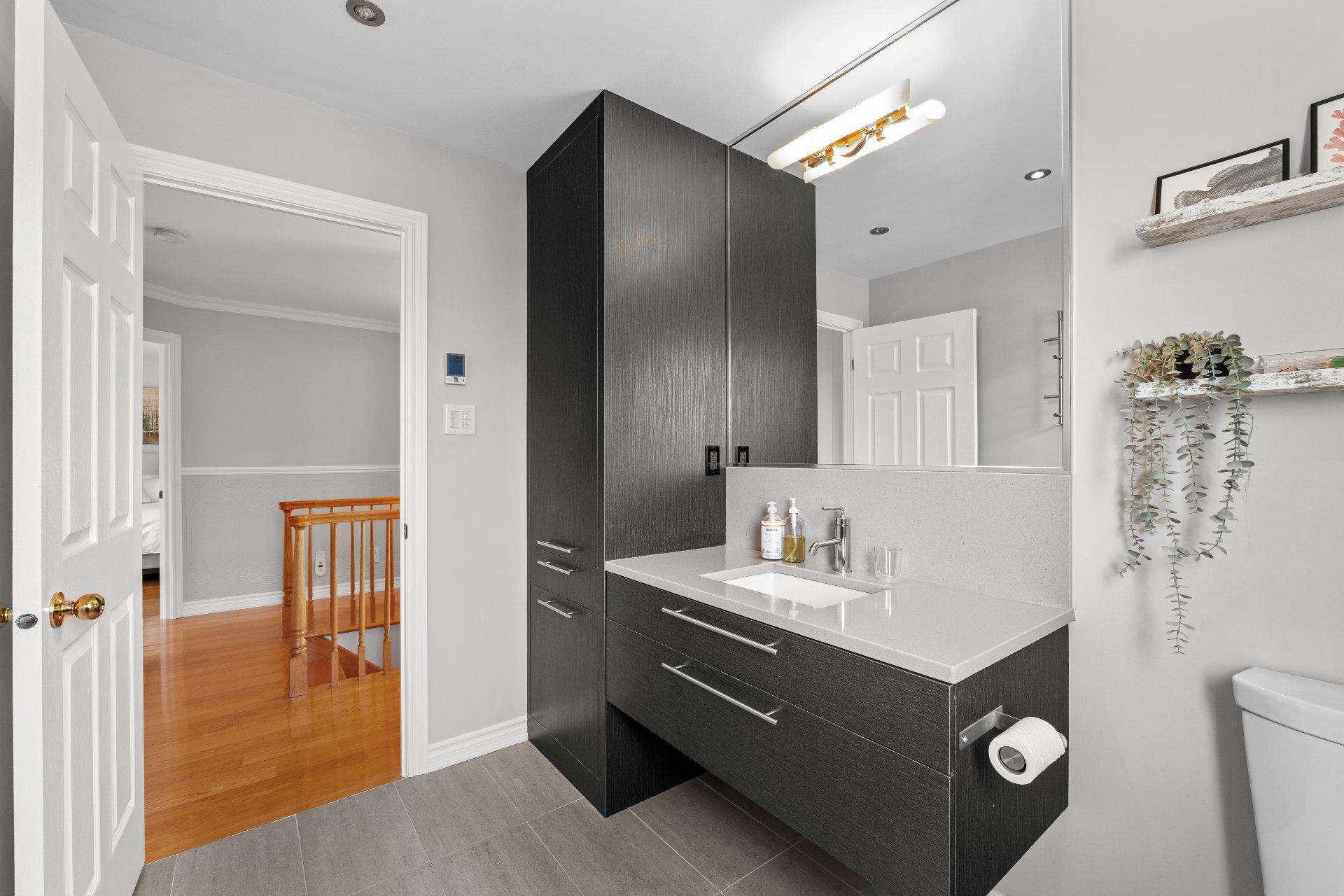 









155


Rue des Hérons

,
La Prairie,




QC
J5R6B6

