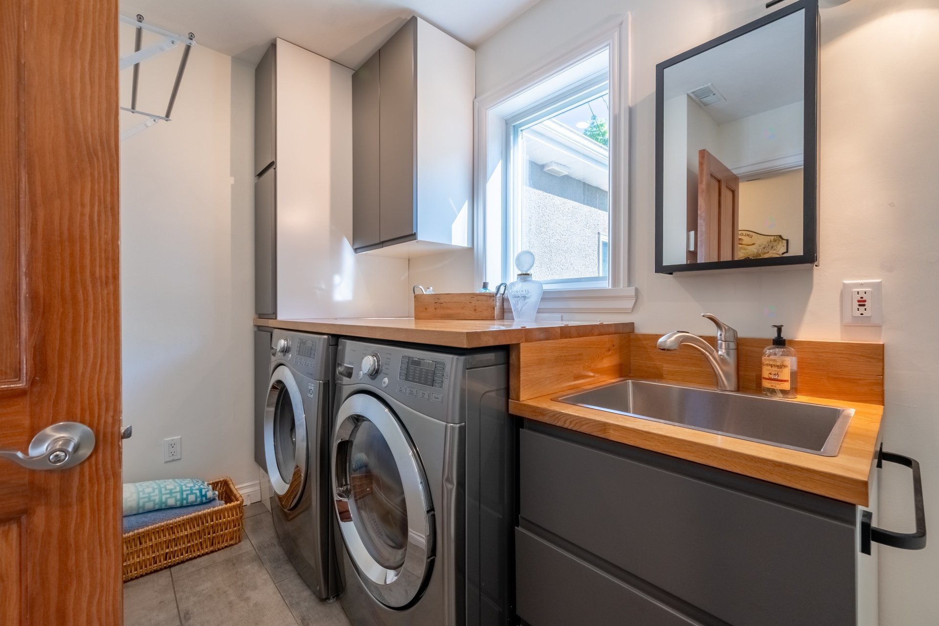









285


Ch. Harvey

,
Sutton,




QC
J0E2K0

