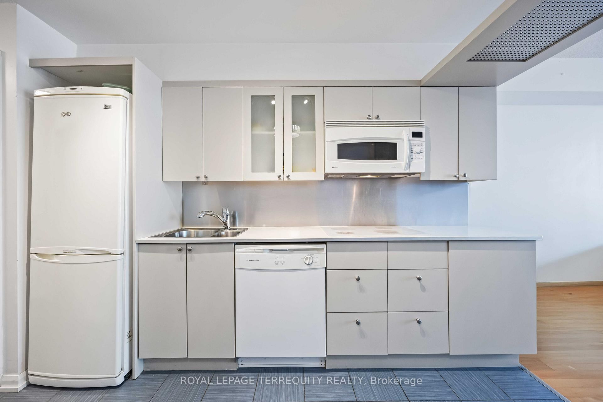 









111


Elizabeth

Street, 729,
Toronto,




ON
M5G 1P7

