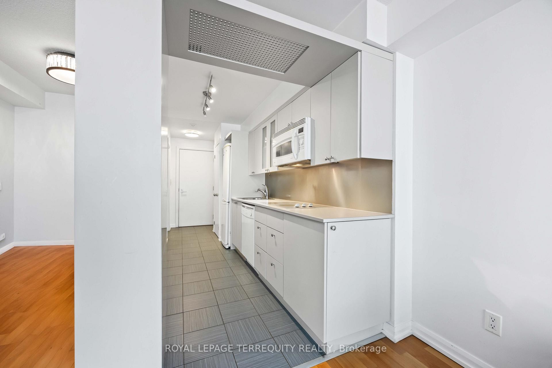 









111


Elizabeth

Street, 729,
Toronto,




ON
M5G 1P7

