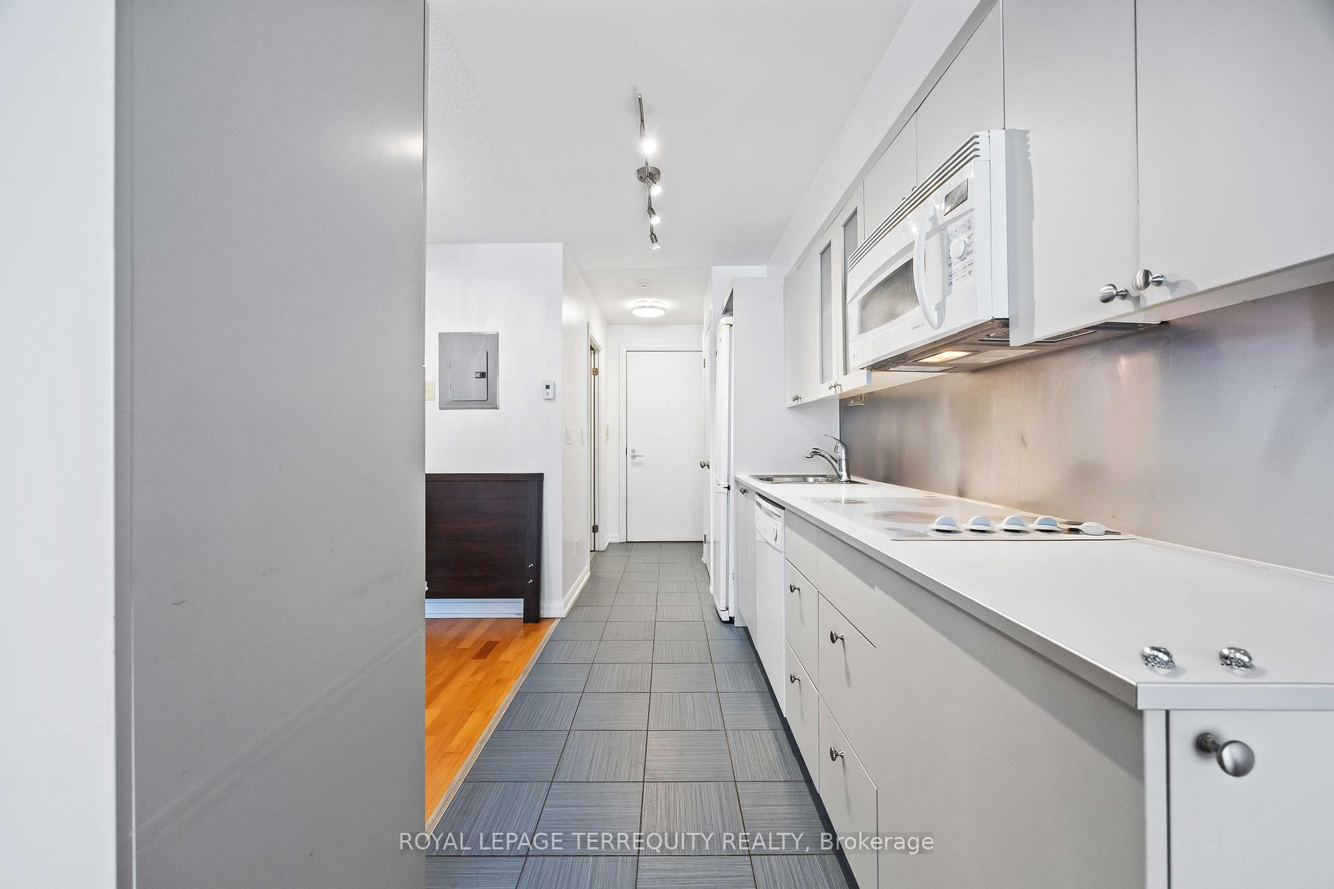 









111


Elizabeth

Street, 729,
Toronto,




ON
M5G 1P7

