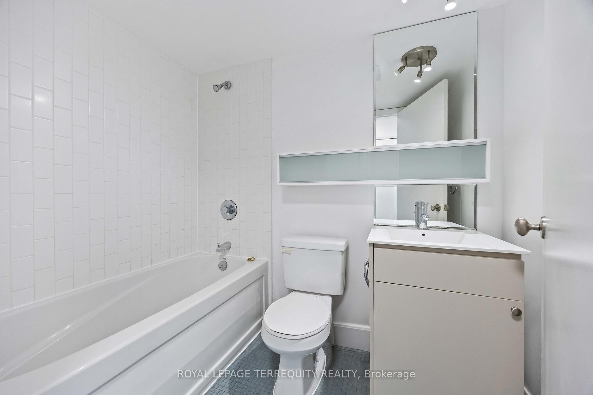 









111


Elizabeth

Street, 729,
Toronto,




ON
M5G 1P7

