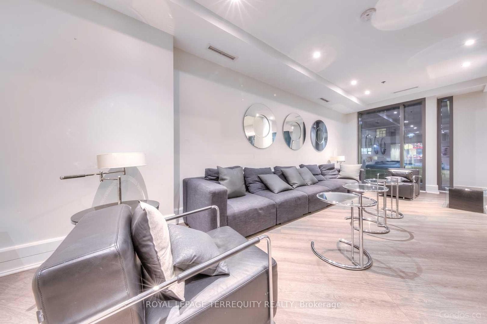 









111


Elizabeth

Street, 729,
Toronto,




ON
M5G 1P7

