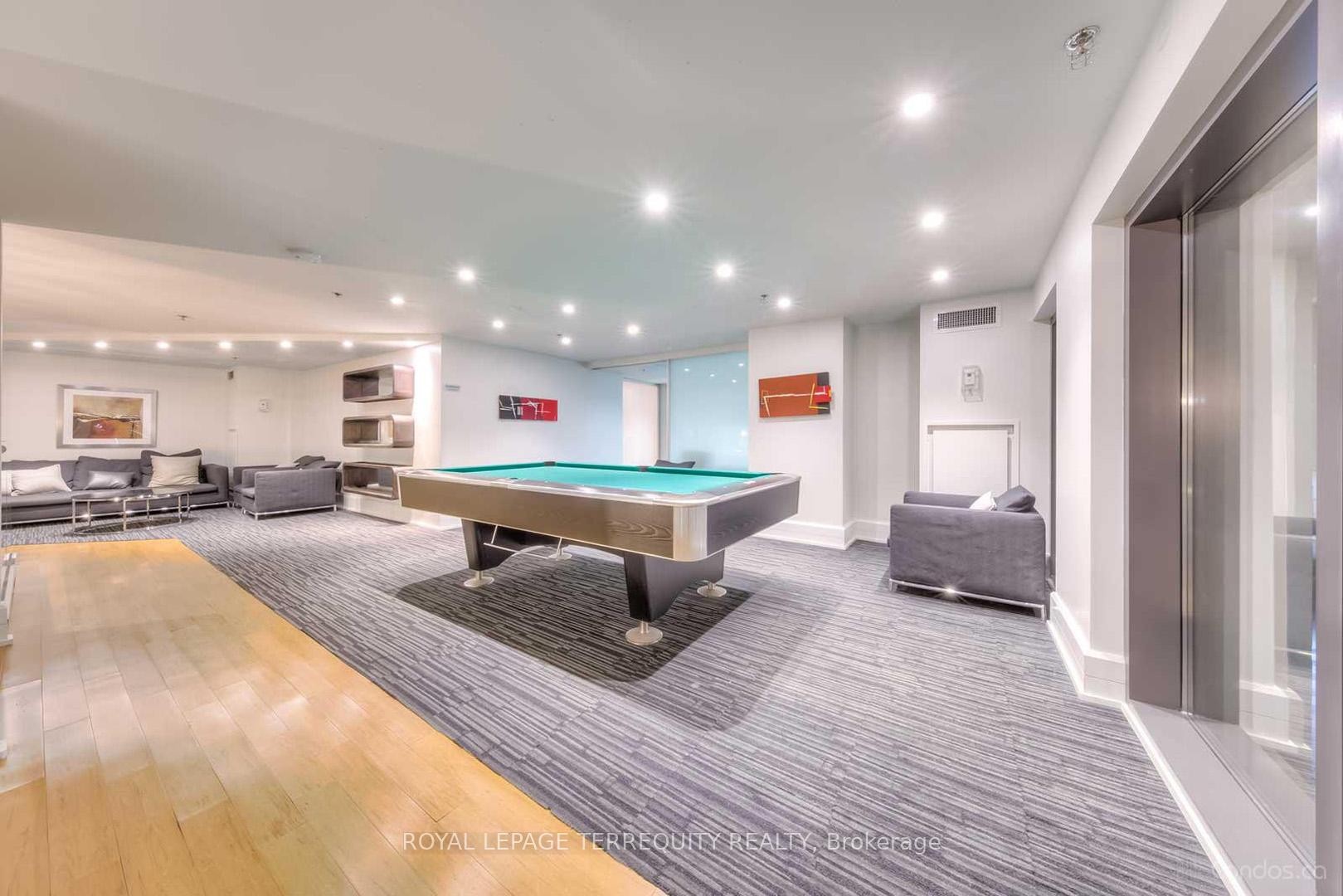 









111


Elizabeth

Street, 729,
Toronto,




ON
M5G 1P7

