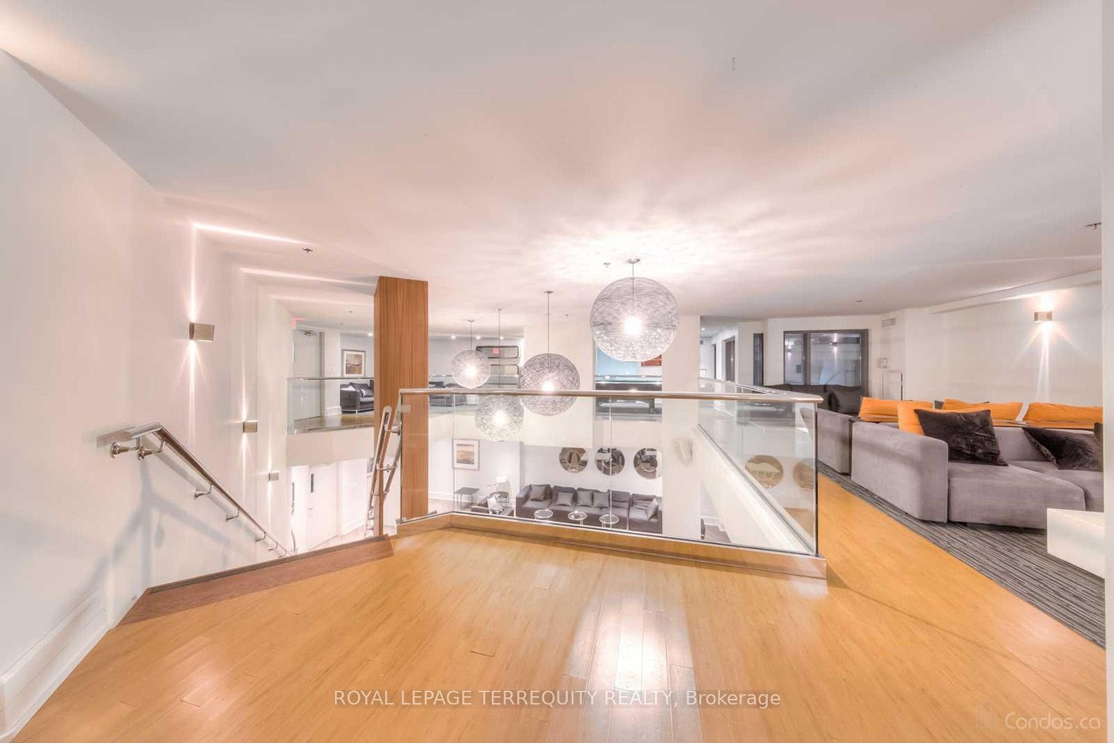 









111


Elizabeth

Street, 729,
Toronto,




ON
M5G 1P7

