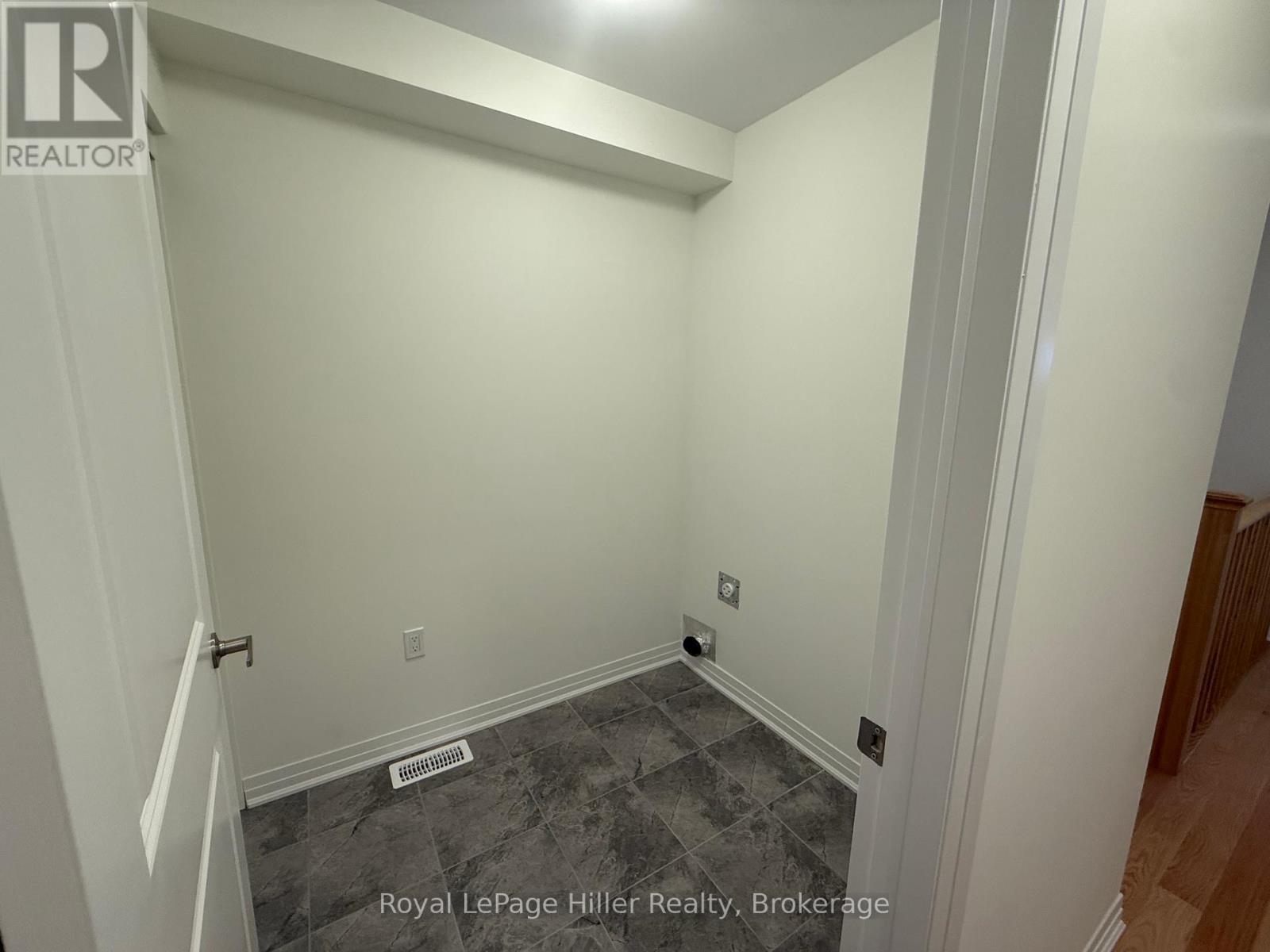 












4 POETT AVENUE

,
Stratford,




Ontario
N5A0M2

