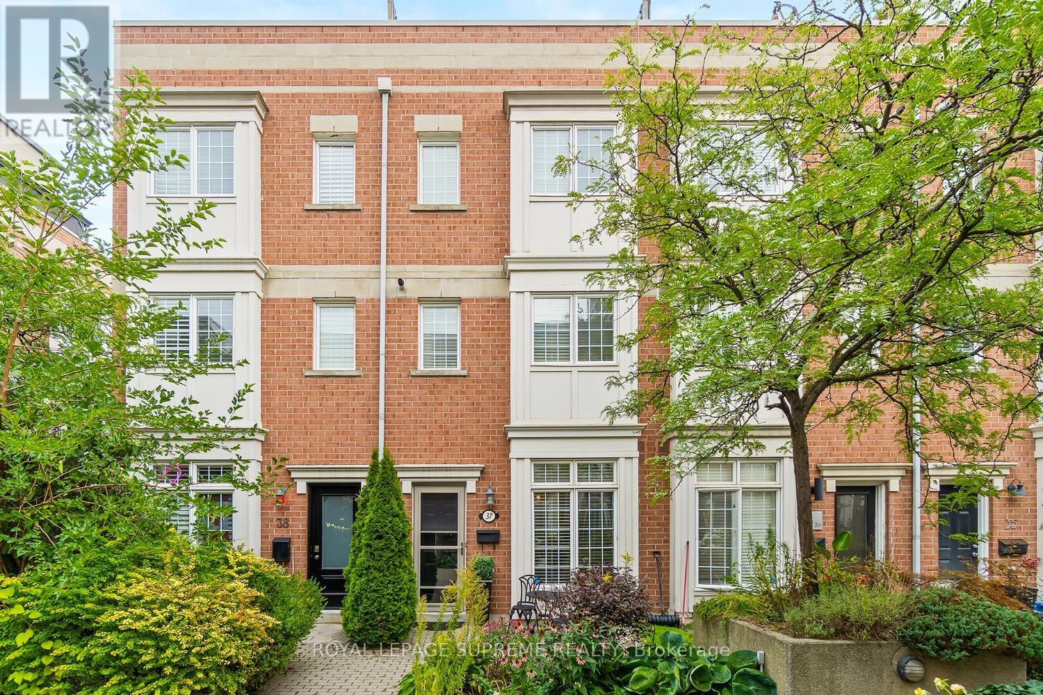 












37 - 6 WELLESLEY PLACE

,
Toronto,




Ontario
M4Y3E1

