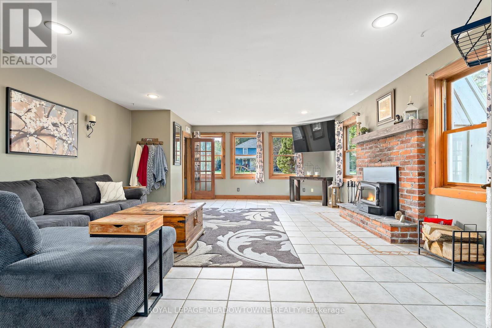 












9201 24 SIDE ROAD

,
Erin,




Ontario
N0B1Z0

