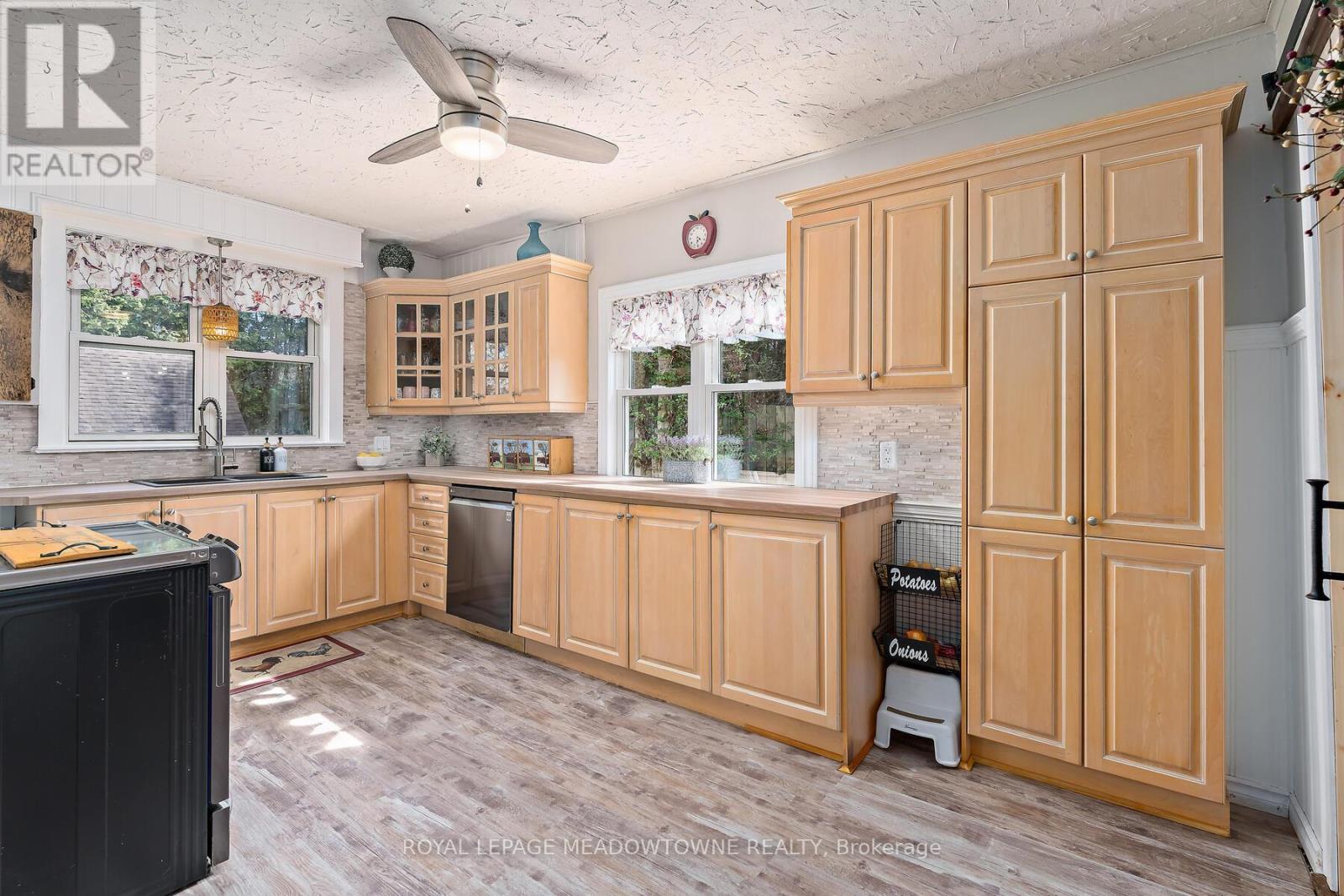 












9201 24 SIDE ROAD

,
Erin,




Ontario
N0B1Z0

