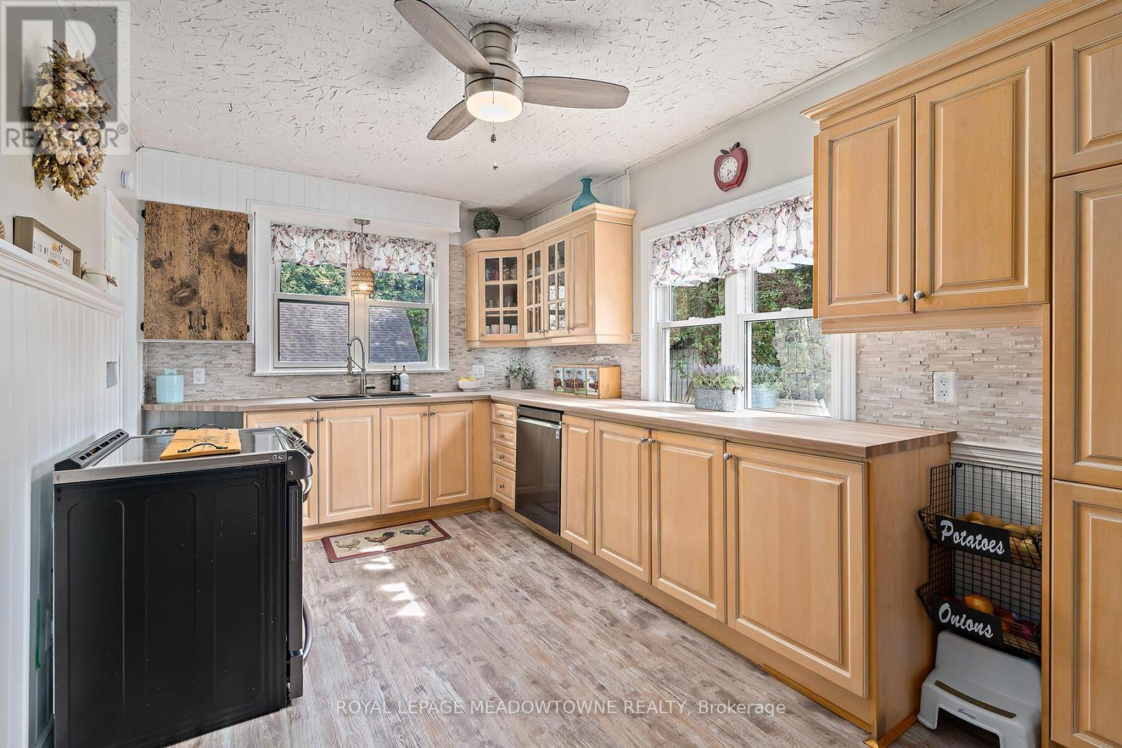 












9201 24 SIDE ROAD

,
Erin,




Ontario
N0B1Z0

