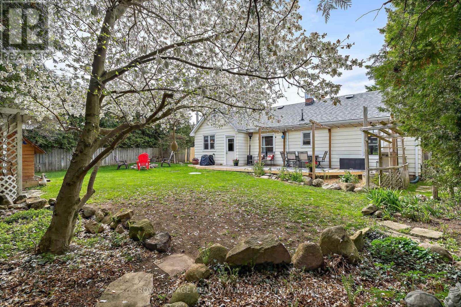 












9201 24 SIDE ROAD

,
Erin,




Ontario
N0B1Z0

