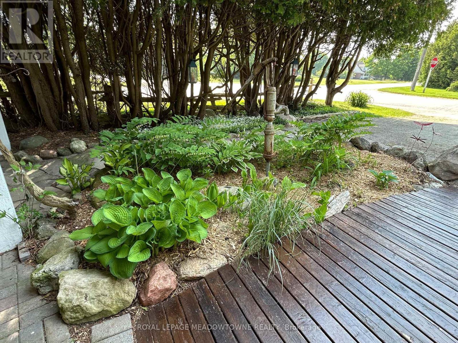 












9201 24 SIDE ROAD

,
Erin,




Ontario
N0B1Z0

