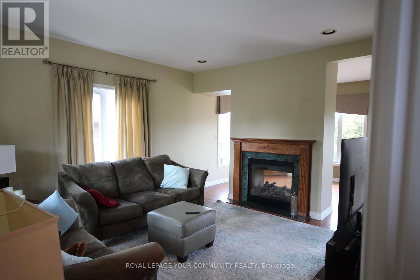 












22 WHITEBIRCH LANE

,
East Gwillimbury,




Ontario
L0G1V0

