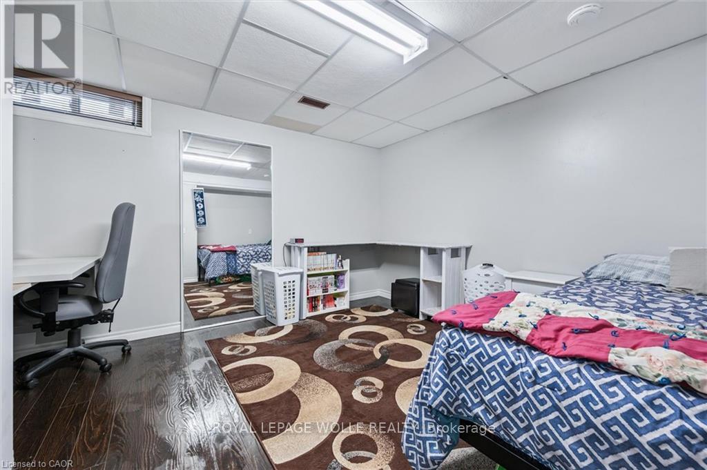 












263 THE COUNTRY WAY

,
Kitchener,




Ontario
N2E2V6

