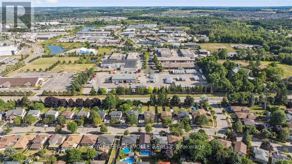 












263 THE COUNTRY WAY

,
Kitchener,




Ontario
N2E2V6

