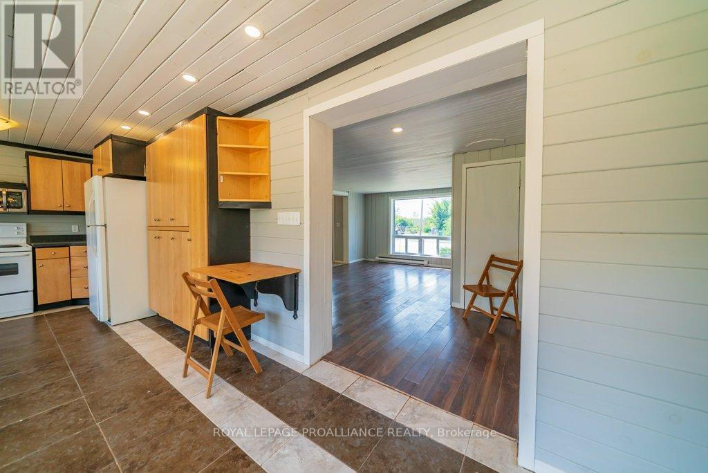 












12275 HIGHWAY 41

,
Addington Highlands (Addington Highlands),




Ontario
K0H2G0

