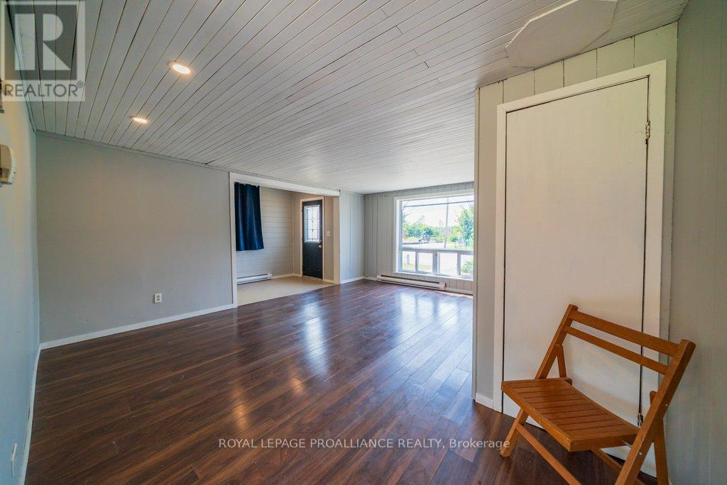 












12275 HIGHWAY 41

,
Addington Highlands (Addington Highlands),




Ontario
K0H2G0

