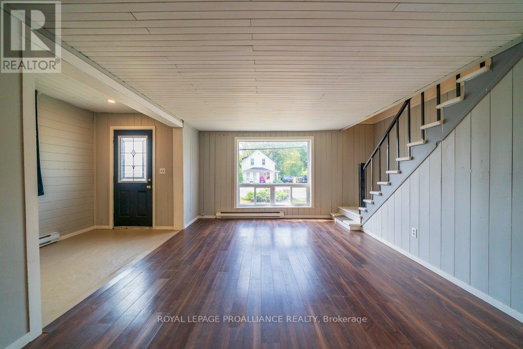 












12275 HIGHWAY 41

,
Addington Highlands (Addington Highlands),




Ontario
K0H2G0

