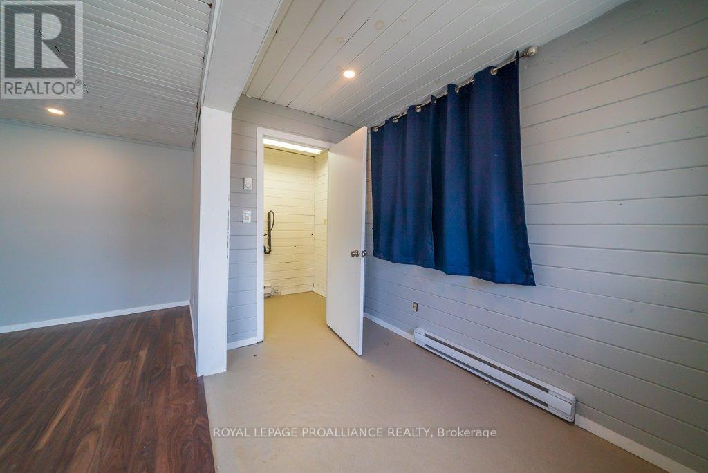 












12275 HIGHWAY 41

,
Addington Highlands (Addington Highlands),




Ontario
K0H2G0

