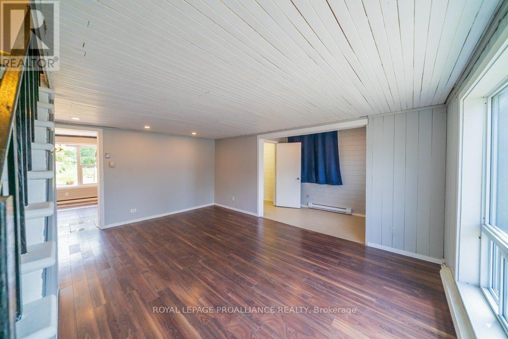 












12275 HIGHWAY 41

,
Addington Highlands (Addington Highlands),




Ontario
K0H2G0

