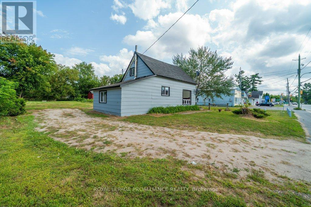 












12275 HIGHWAY 41

,
Addington Highlands (Addington Highlands),




Ontario
K0H2G0

