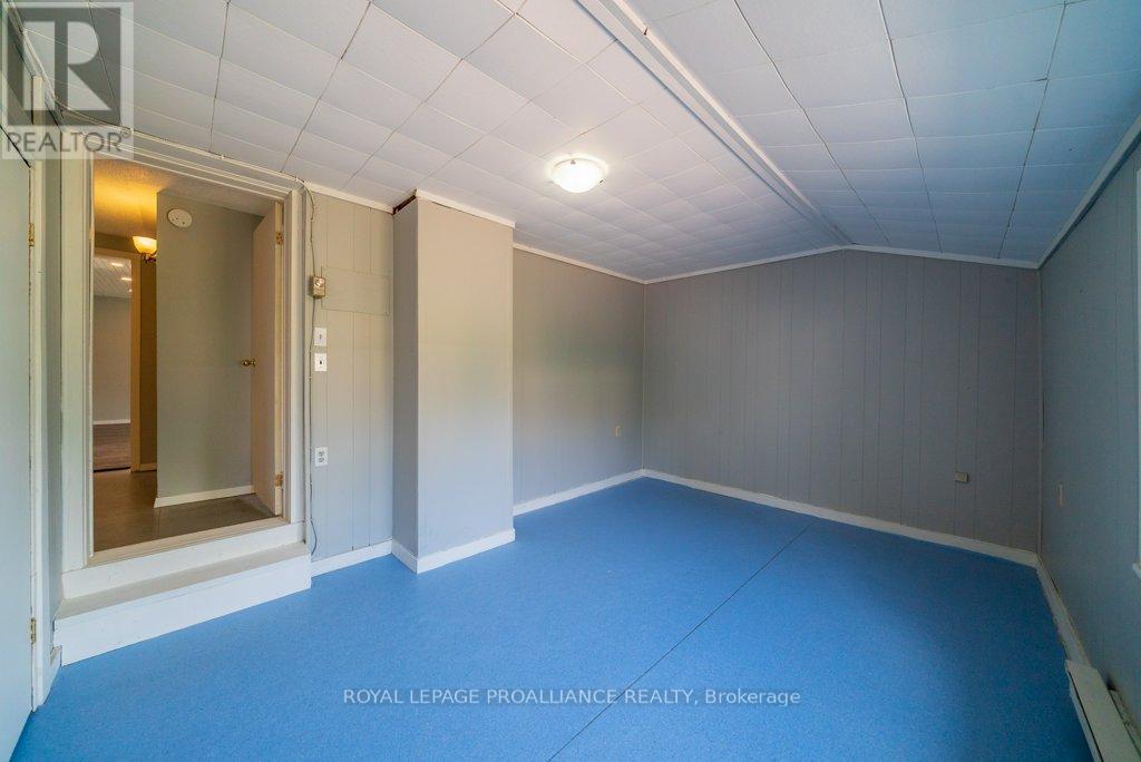 












12275 HIGHWAY 41

,
Addington Highlands (Addington Highlands),




Ontario
K0H2G0

