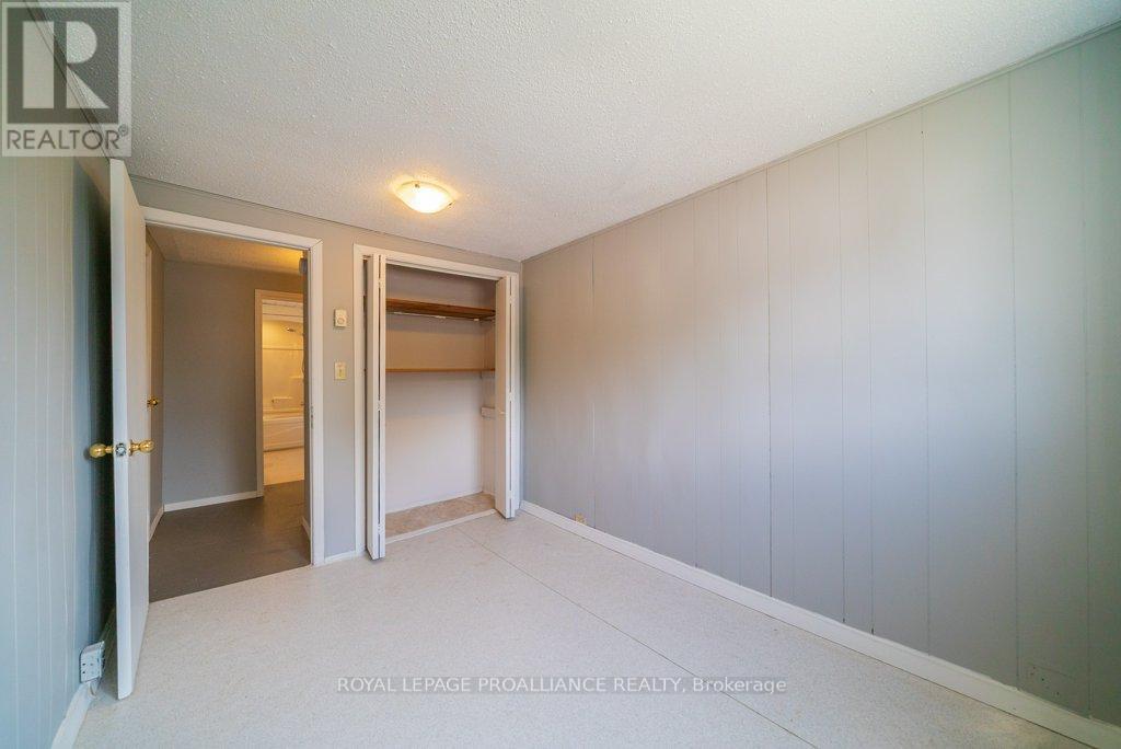 












12275 HIGHWAY 41

,
Addington Highlands (Addington Highlands),




Ontario
K0H2G0

