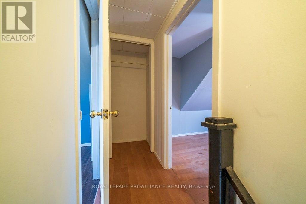 












12275 HIGHWAY 41

,
Addington Highlands (Addington Highlands),




Ontario
K0H2G0

