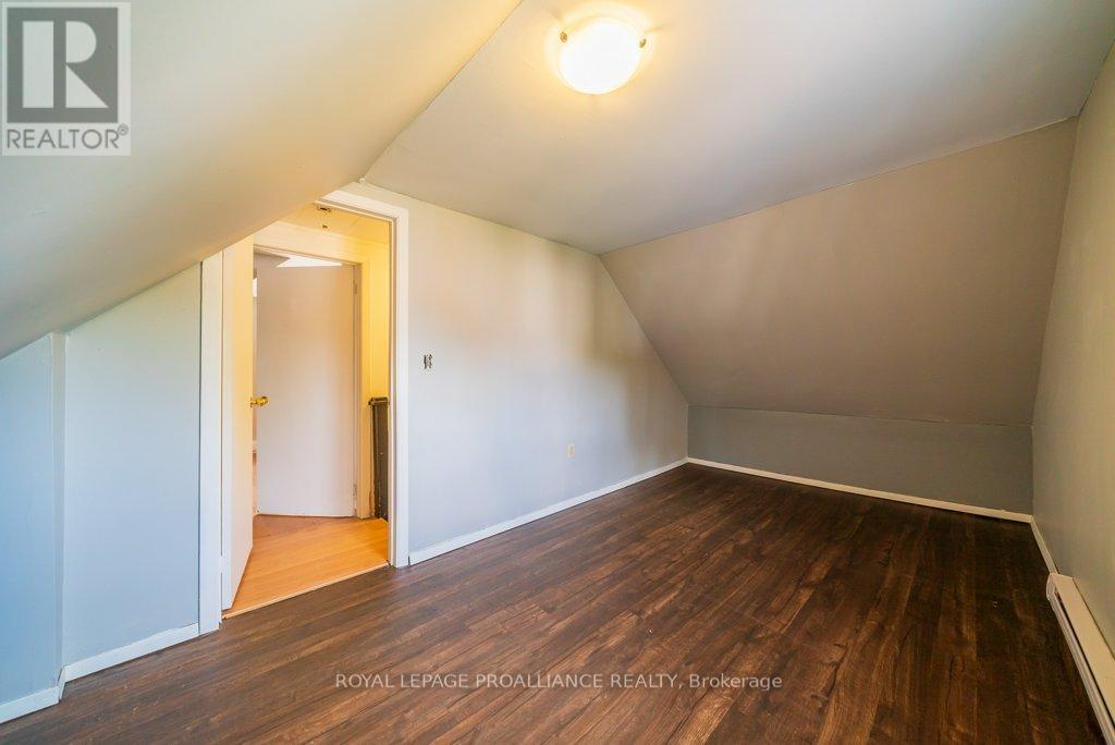 












12275 HIGHWAY 41

,
Addington Highlands (Addington Highlands),




Ontario
K0H2G0

