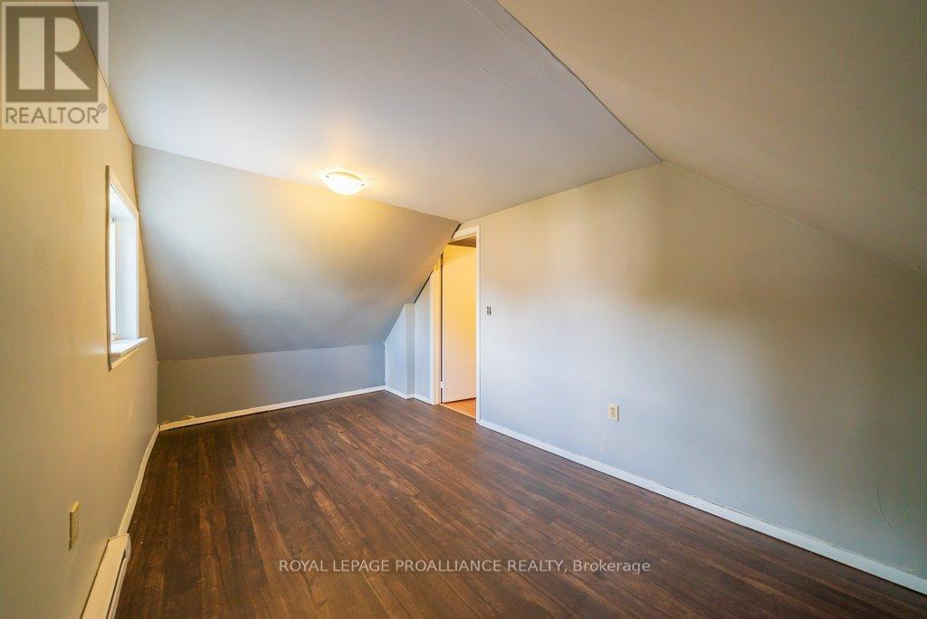 












12275 HIGHWAY 41

,
Addington Highlands (Addington Highlands),




Ontario
K0H2G0

