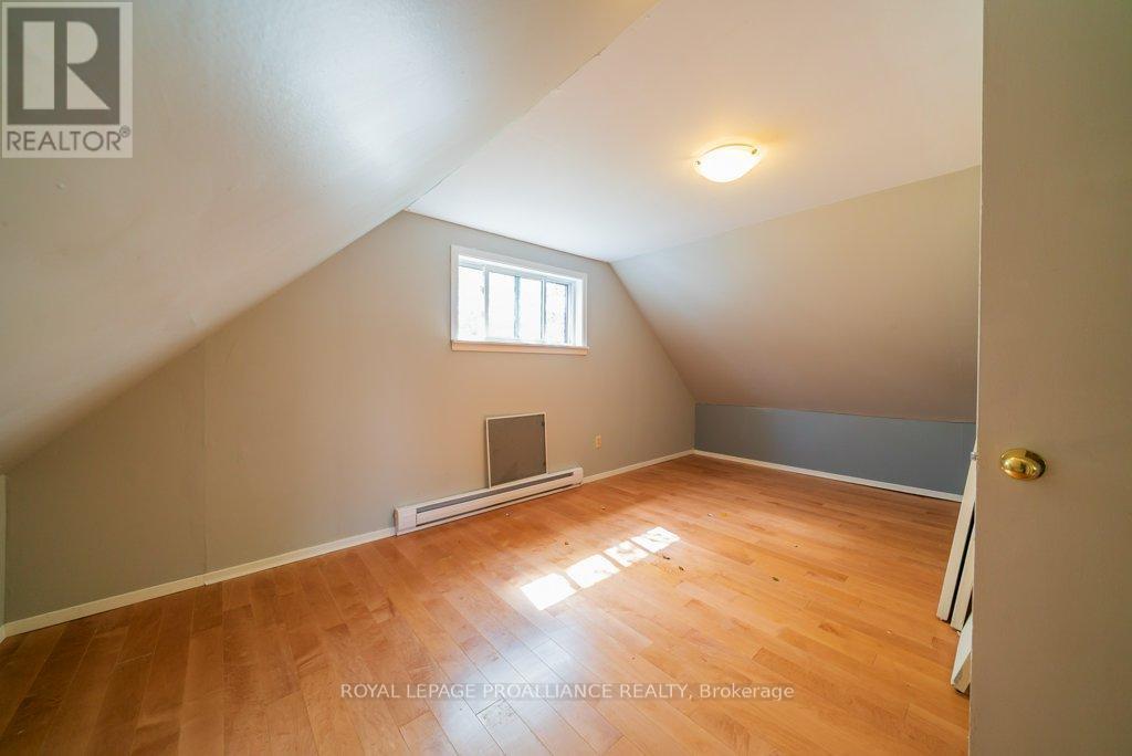 












12275 HIGHWAY 41

,
Addington Highlands (Addington Highlands),




Ontario
K0H2G0

